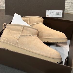Ugg Mad Happy Ultra Mini size 8 White Pepper